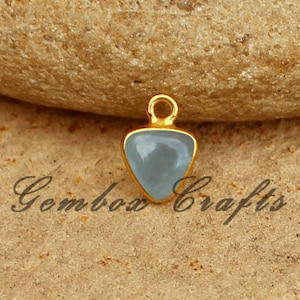 Natürlicher Milky Aquamarin Kissen Dreieck Cabochon 925 Sterling Silber Vergoldete Lünette Anhänger