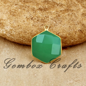 Colgante de plata de ley 925 con bisel chapado en oro y briolette hexagonal de cuarzo crisoprasa