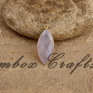 Colgante de bisel chapado en oro de plata de ley 925 con forma de marquesa de cuarzo rosa natural