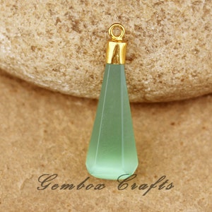 Crème groene kattenoog kwarts kegel gefacetteerde slingervormige 925 sterling zilver vergulde bezel cap hanger | Wichelroedelopen puntig genezend kristal