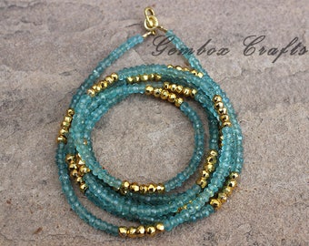 Collar de cuentas de apatita azul, hermoso collar con cuentas de apatita y pirita dorada, collar encadenado de pirita de oro de 3-4 mm con apatita de neón