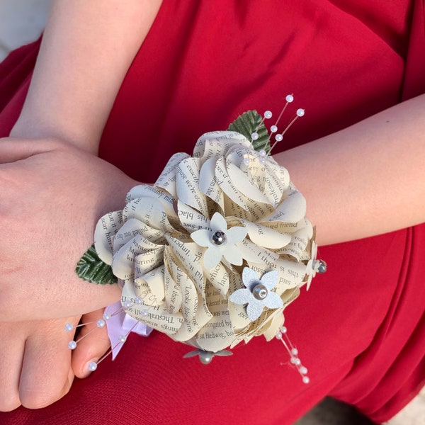 Buch Anstecknadel, Handgelenk Ansteckblume, Buch Seite Blume, Buch Seite Handgelenk Ansteckblume, Rustikales Handgelenk Ansteckblume, Papier Rose, Öko Hochzeit, Abschlussball Ansteckblume