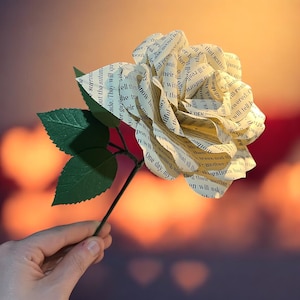 Fleurs en papier personnalisées faites à la main : cadeau d'anniversaire en papier, cadeau de paroles de chanson. Choisissez votre PROPRE CHANSON ou vœux de mariage, poèmes, écriture manuscrite