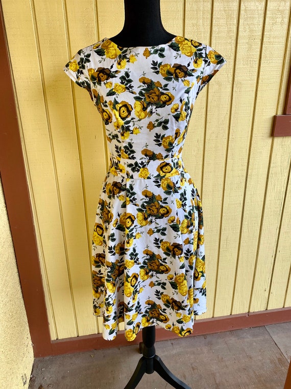 Pin up Style Dress w/Roses