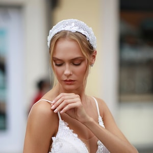 flower headband for wedding, pearl bridal headband, pearl wedding hair accessory, bride headband, pearl hair piece for bridal gown zdjęcie 1