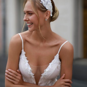 flower headband for wedding, pearl bridal headband, pearl wedding hair accessory, bride headband, pearl hair piece for bridal gown zdjęcie 2