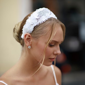 flower headband for wedding, pearl bridal headband, pearl wedding hair accessory, bride headband, pearl hair piece for bridal gown zdjęcie 3