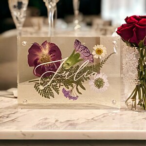 Pressed Flower Acrylic Name Cards | Floral Wedding Place Cards, Modern Table Decor, Boho Place Cards, Home Decor, Pressed Flower Gift