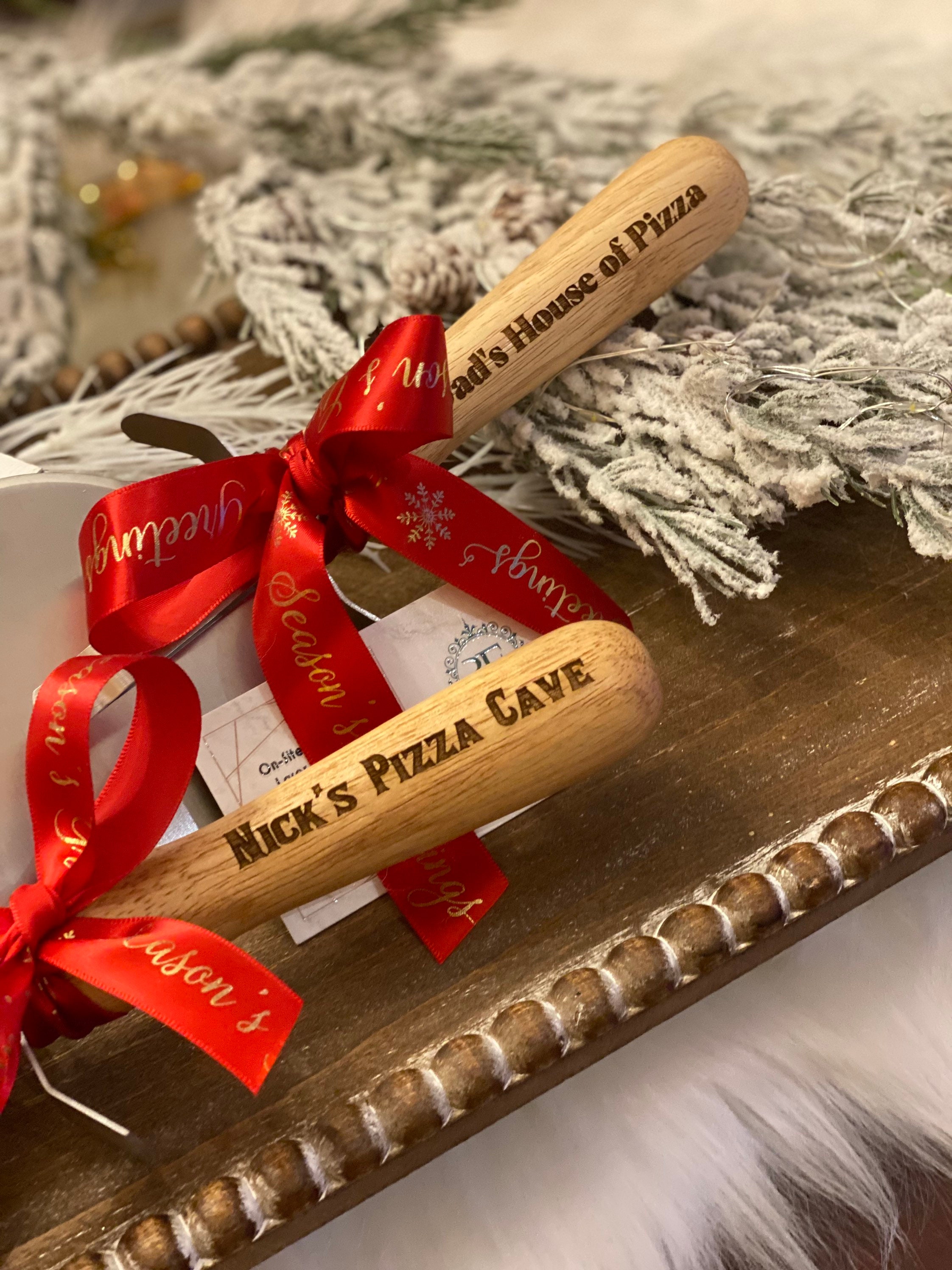 Personalized Pizza Cutter: Engraved Wooden Handle, Kitchen Utensil