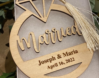 Just Married Wedding Ornament/Gift Tag/ Couples Gift/Just Married Gift