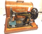 Antique Singer 28, 28K hand-crank sewing machine with case and quot Scrolls and Roses quot variant (small roses) decals