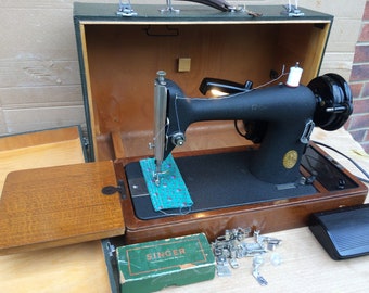 Crinkle/Godzilla Black finish Singer 66 Vintage sewing Machine