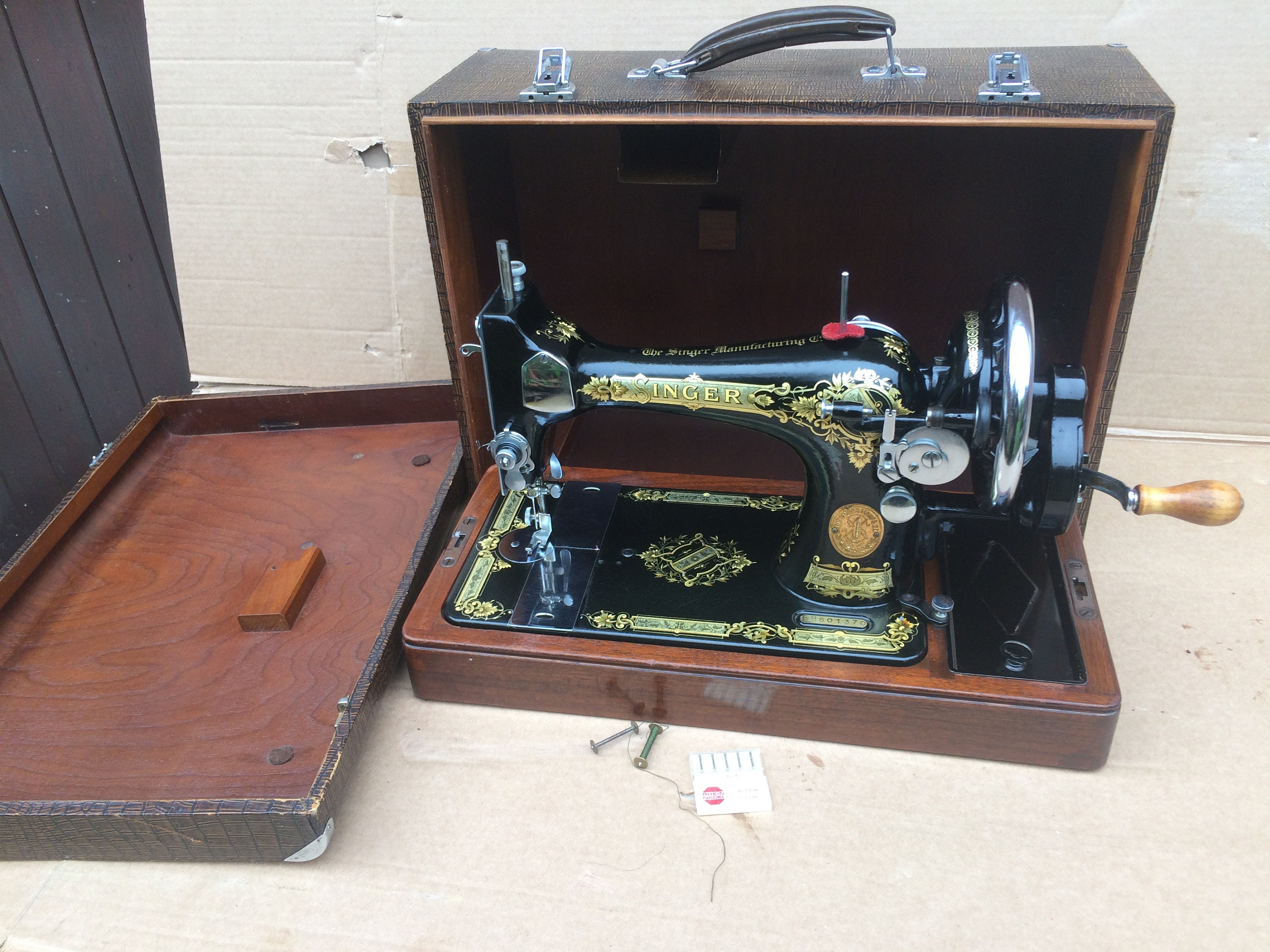 SINGER Sewing Machine Bentwood Carrying Wooden Case Top Cover Lid