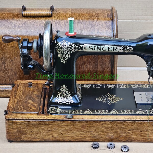 Singer 9W Hand crank Antique Sewing Machine