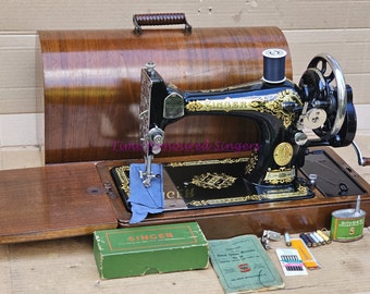 Singer 28K hand crank Vintage Sewing machine with bentwood case c1940