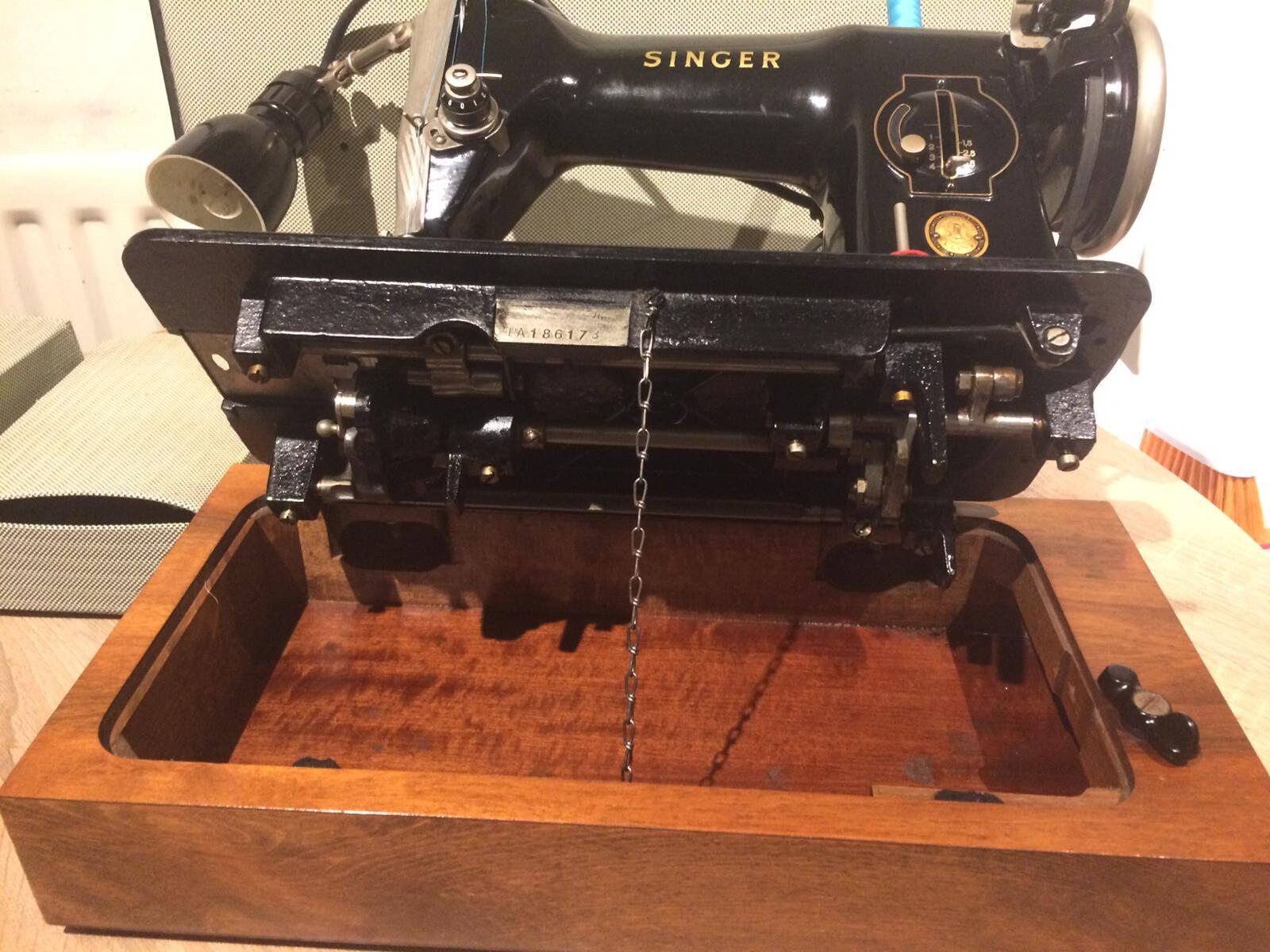 Vintage Singer 215g Heavy Duty Semi Industrial Electric Sewing Machine 2D4