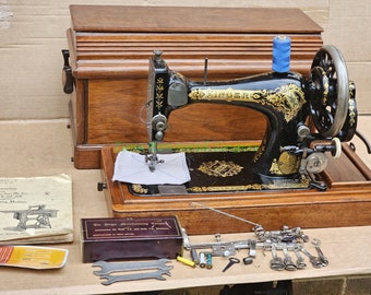 Singer 28K hand crank Vintage Sewing machine with bentwood case c1905