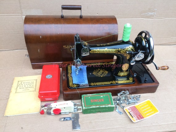 Singer 28, 28K Vintage Hand Crank Sewing Machine C1933 With Accessories &  Buttonhole Attachment 
