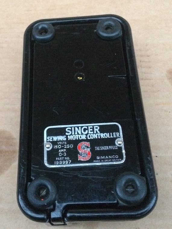 Macchina da cucire Bakelite Singer Controller a pedale motore pedale  Simanco Codice: 198997 -  Italia