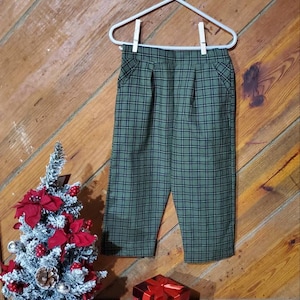 Boys green plaid pants with pockets