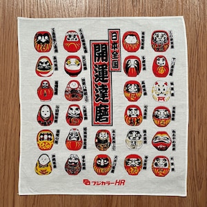 Pañuelo Tenugui vintage de los 90 con muñeca Daruma/Tenugui japonesa de Fujicolor HR de la suerte (años 90).