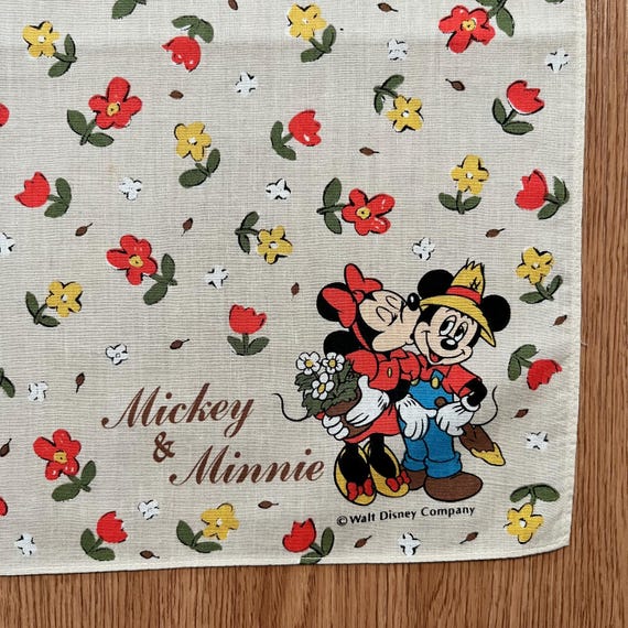 超レトロ！1980年代　Disneyland ミッキー ミニー ハンカチ ヴィンテージのミッキーマウスとミニーマウスのハンカチ - Etsy 日本