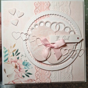 Es una niña- Elegante tarjeta hecha a mano para la nueva niña.  Bienvenido bebé. felicidades es una chica. Tarjeta de niña. Lujosas tarjetas hechas a mano