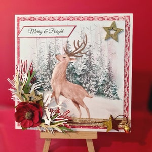 Merry and Bright- Tarjeta hecha a mano de Navidad. Para un saludo navideño muy especial. tarjeta de Navidad con motivo de ciervo. tarjeta de flores de lujo hecha a mano.