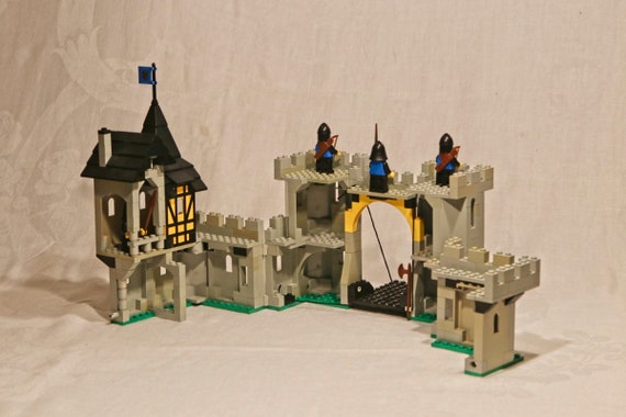 Lego Set 6074 Black Falcons Fortress 1986