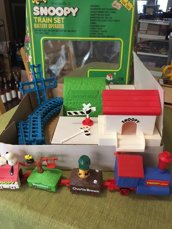 snoopy train set