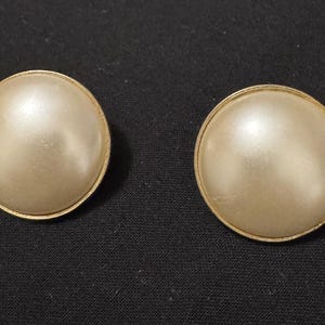 Faux Pearl and Gold Trimmed Clip On Earrings - Vintage - 1940s