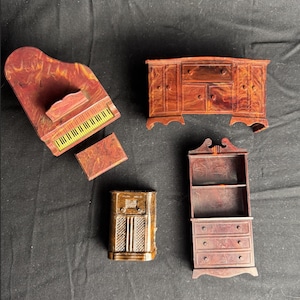 Renwal - Muebles para casa de muñecas - Piano con banco, radio, aparador y librería - Vintage - Años 50 - Lote de (4)