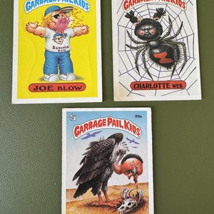 Topps - Garbage Pail Kids - Joe Blow 84a, Charlotte Web 98a, Beaky Becky 99a - Lote de (3) - Vintage - Década de 1980