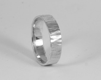 Gehämmerter Herren Ring aus Sterlingsilber. Strukturierter 925er Silberring. Weihnachtsgeschenke für ihn Mann. Geschenkideen zu Weihnachten für Papa. SAMENA