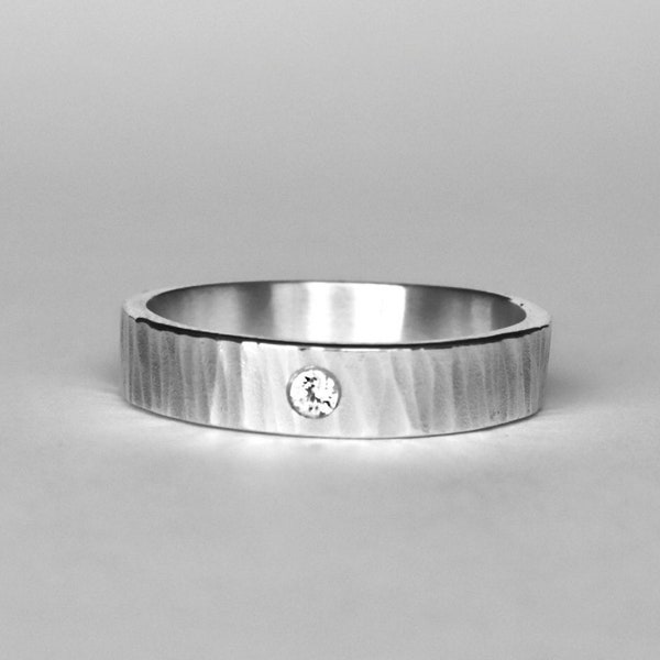 Bague/Alliance argent et saphir blanc. Anneau de mariage o anniversaire. Bijou personalizzabile opzione rotocalco Gravé . Cadeau noël homme