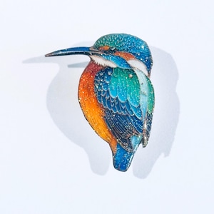 Kingfisher Bird Pin Badge. Enamel pin, made from recycled tin cans. Exclusive to Flutterframes. handmade Kingfisher pin brooch. Unique