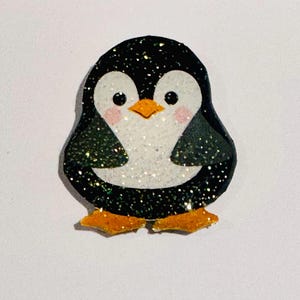 Épingle en émail pingouin. Broche-badge-insigne gros pingouin. Épingle pingouin.Incroyable et unique.Fabriquée à partir de boîtes de conserve recyclées. Cadeau pour amoureux de l'Arctique.