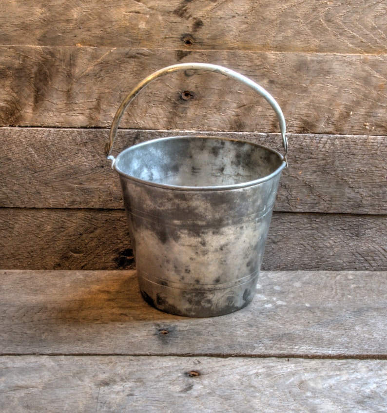 Vintage Old Colonial Pewter ice bucket
