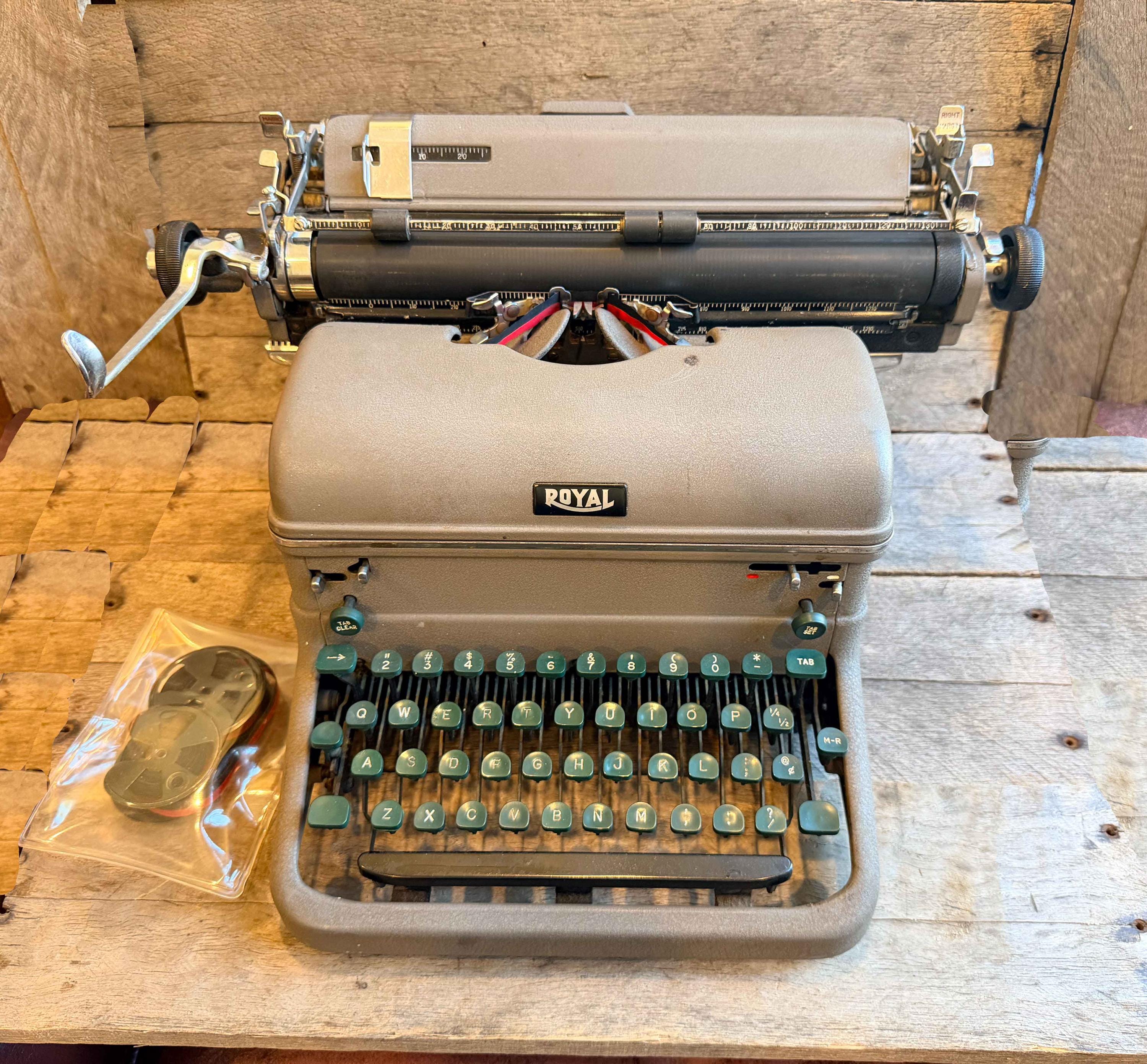 Vintage Royal Typewriter - Etsy