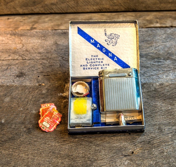cigarette lighter kit SCA 12V Accessory Want a polite yet clear way to tell people your vehicles smoke Desktop Cigar Lighter With Windproof