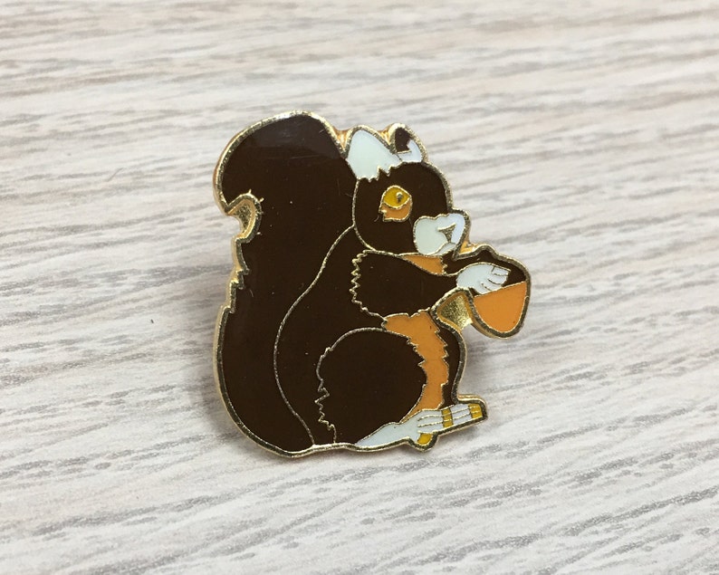 Squirrel with a Nut woodland friend vintage 70/'s hat pin lapel pin