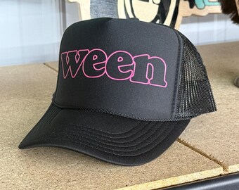 Gorra de camionero WEEN con nuevo logo, rosa sobre negro.
