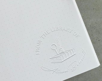 Hotseller: uit de Library of Book Embosser, op maat gemaakt, gepersonaliseerd uit de Library of Book, hoort bij ex Libris Book Lover Gift 1 5/8"