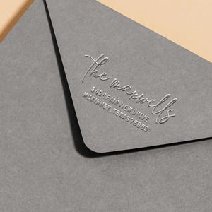 Benutzerdefinierter Adressstempel - Personalisierter Adressstempel Für Umschläge, Hochzeitseinladung Siegel, Housewarming Geschenk Mail Prägestempel The Maxwells