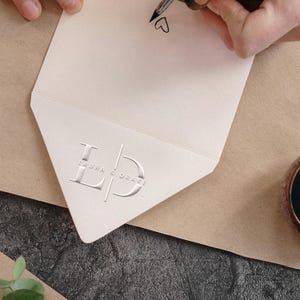 Meistverkaufte personalisierte Monogramm Embosser Stamp Benutzerdefinierte Monogramm Embosser für Hochzeitseinladungen Umschlag Embosser Benutzerdefiniertes Geschenk für Paare