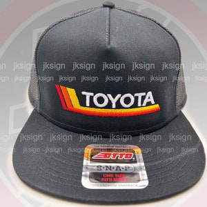 Tri Color Stripes Embroidery Mesh Back Trucker Hat for Toyota Lovers (Otto)