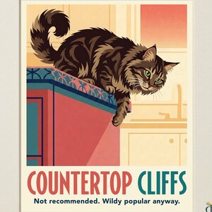 K&ouml;nnte beinhalten: Ein digitaler Druck mit dem Titel THE PET ATLAS COLLECTION zeigt eine braune getigerte Katze auf einer roten K&uuml;chentheke. Der Text lautet COUNTERTOP CLIFFS, Not recommended. Wildy popular anyway. Ein kleines Logo zeigt RETRO REVERENCE.