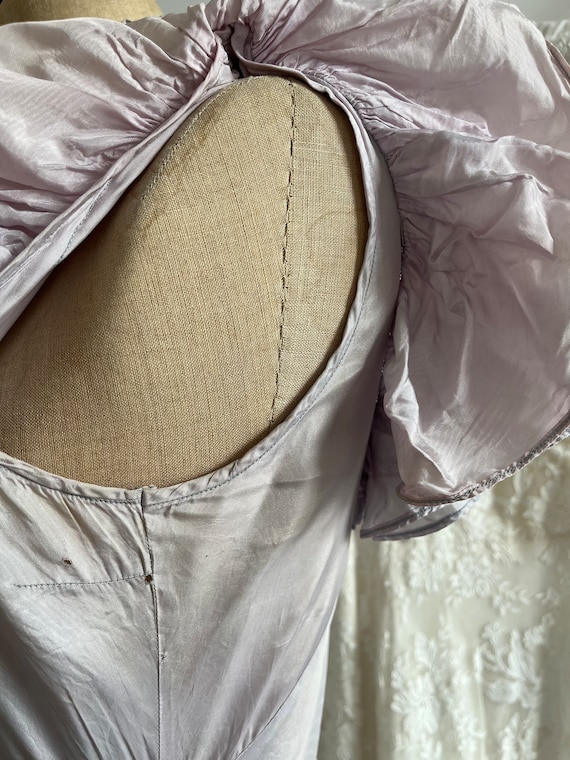 Beautiful 1930s 1940s Lilac Rayon Taffeta Moire R… - image 9