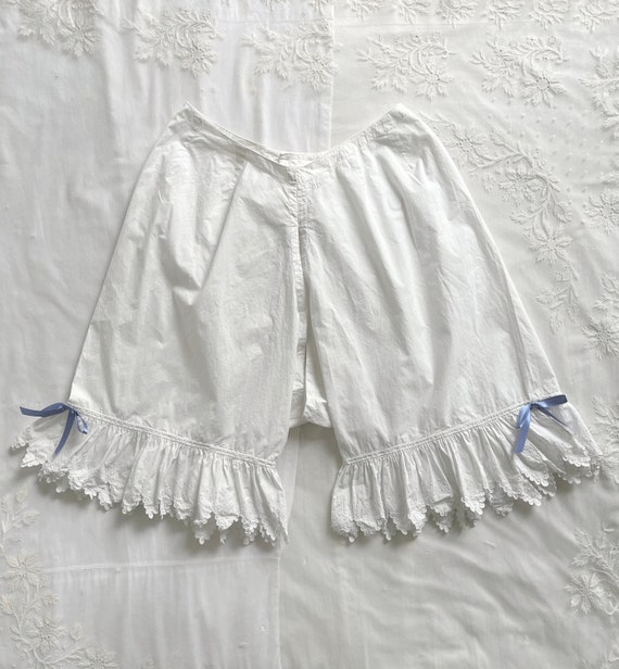 Antique Dotted Embroidery Split Leg Bloomer Shorts - image 2