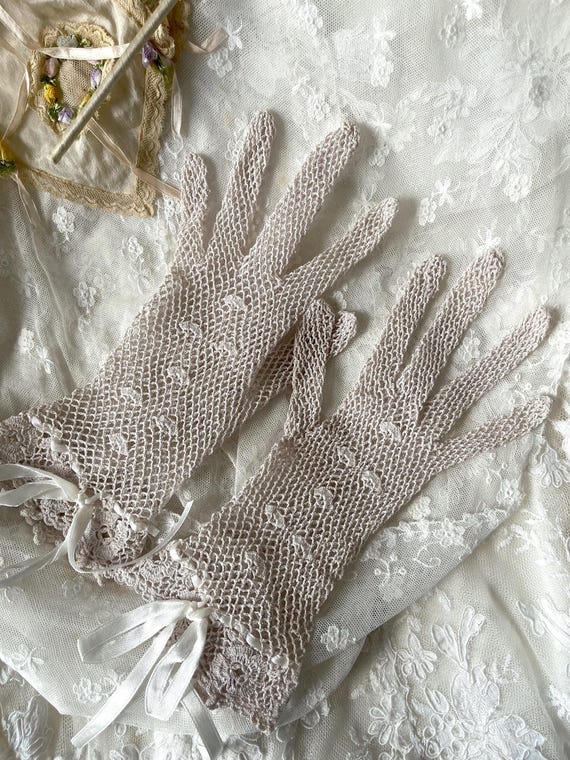 Antique Dusky Tea Rose Pink Fine Crochet Lace Gloves